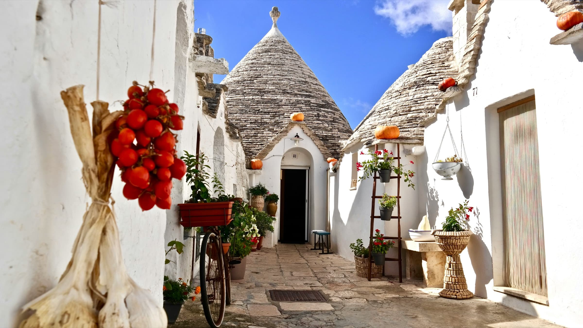 Alberobello, i trulli dai tetti conici in pietra