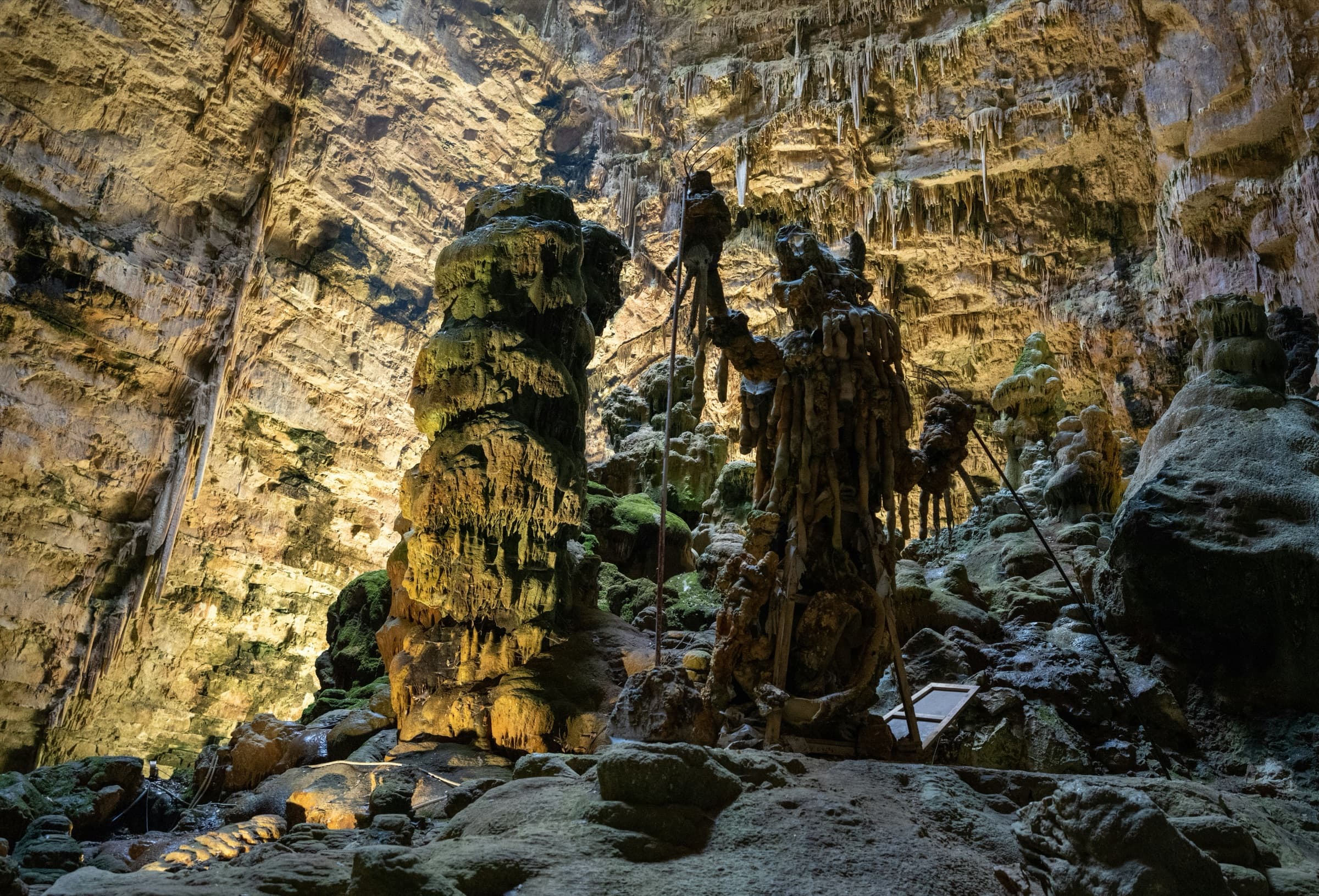 Grotte di Castellana, stalattiti e stalagmiti sotterranee