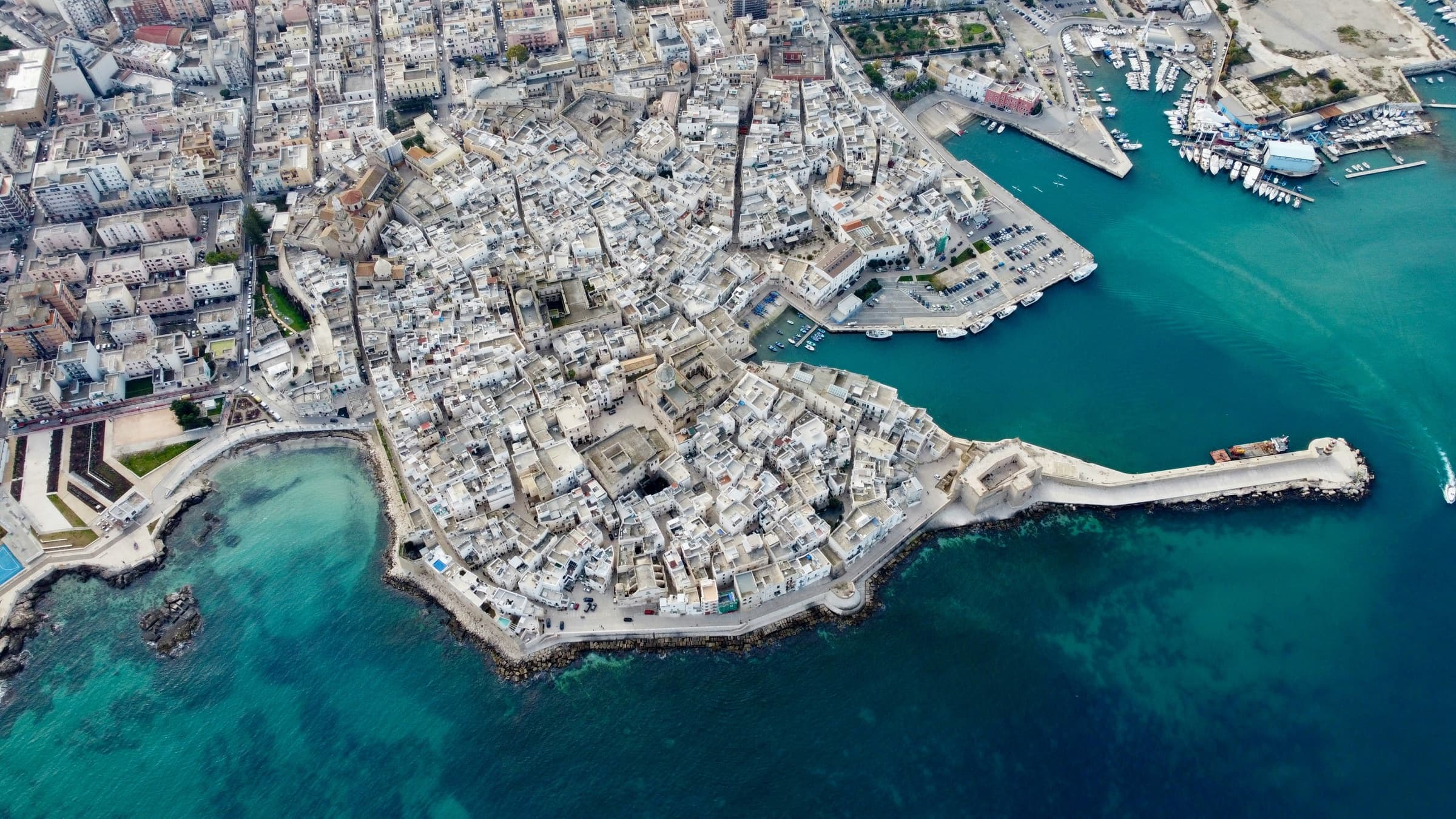 La costa di Monopoli al tramonto, Puglia