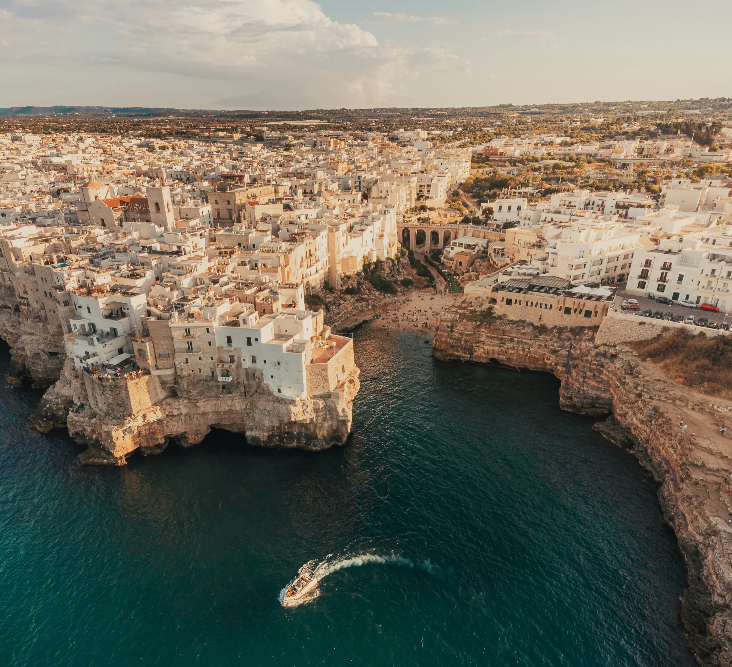 Polignano a Mare, le case a picco sul mare