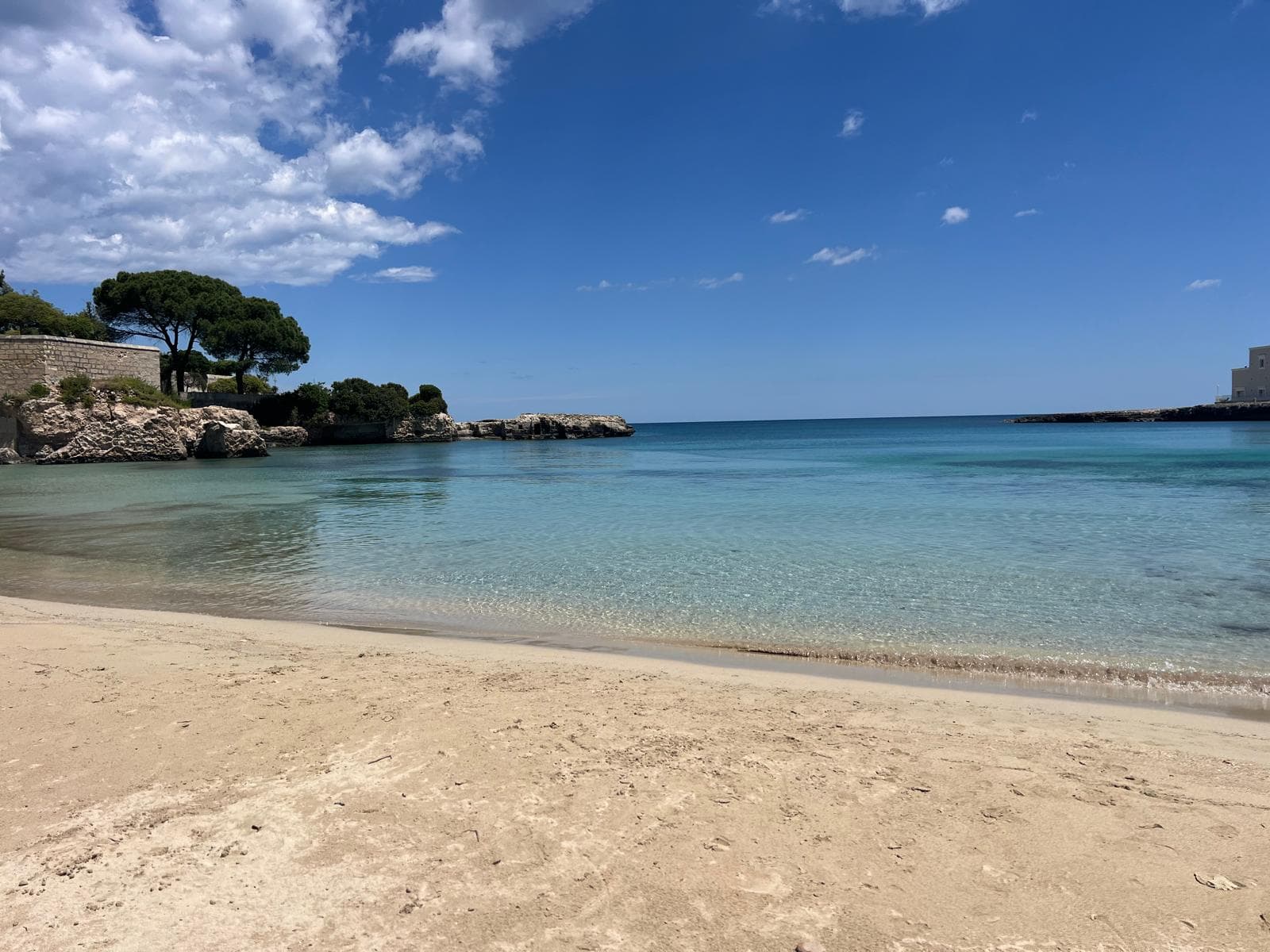 Spiaggia di sabbia e acqua turchese